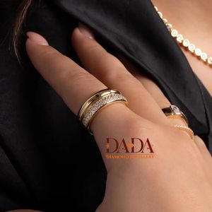 Bague large tendance en diamant de laboratoire pour femme, bijoux de créateur contemporains pour le quotidien - Product Image 2