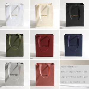 ถุงของขวัญกระดาษสั่งทำพิเศษสำหรับเครื่องประดับ พร้อมหูหิ้วริบบิ้น บรรจุภัณฑ์บูติกคุณภาพสูงสำหรับแหวนและสร้อยคอ - Product Image 3