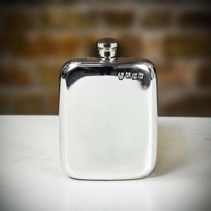 Nueva Botella de Metal Artesanal India de Primera Calidad con Trabajo Ornamental, Forma y Tamaño Personalizados, Botella de Metal a Precio Económico - Product Image 2