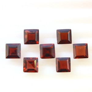 Cuentas de granate natural facetadas de corte cuadrado de 7 mm, piedras de granate calibradas sueltas de forma cuadrada para la fabricación de joyas al por mayor. - Product Image 3