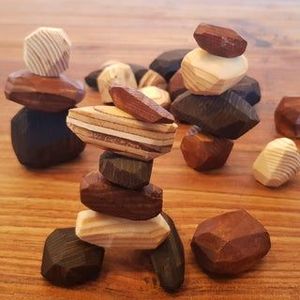 Jeu d'équilibre carré en bois naturel fait main, écologique et éducatif, idéal pour les cadeaux de pendaison de crémaillère et d'anniversaire, fournisseur en gros - Product Image 3