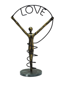 Sculpture moderne en aluminium doré, figurine humaine abstraite avec détails en fil spiralé, cadeau romantique décoratif pour anniversaire, art - Product Image 3