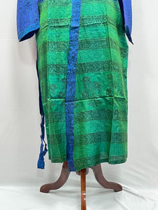 Robe longue kimono vintage en soie indienne pour femme, avec ceinture, style bohème, douce, pour l'été, idéale comme vêtement de nuit, robe de chambre, robe de demoiselle d'honneur ou de maternité, à ouverture frontale. - Product Image 4