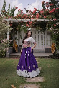 Lehenga Choli de algodón de diseñador para Navratri, con flores de loto, adornos de Gota y encaje con espejos, ropa festiva india para Garba y Dandiya. - Product Image 3