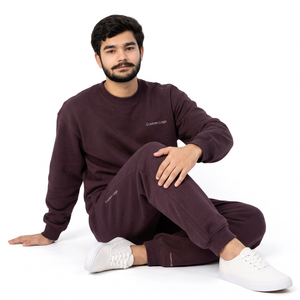 Ensemble de survêtement décontracté pour homme : sweat-shirt col rond bordeaux uni et pantalon de survêtement à taille élastique - Product Image 1