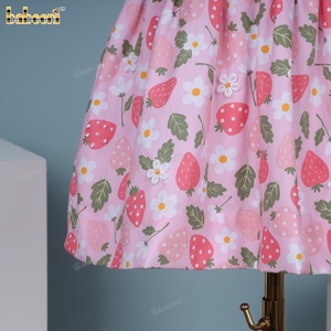 Robe trapèze décontractée pour enfants 100 % coton, imprimé fraises, smockée à la main, ourlet festonné, col rond, ODM Hiver DR4126 - Product Image 3