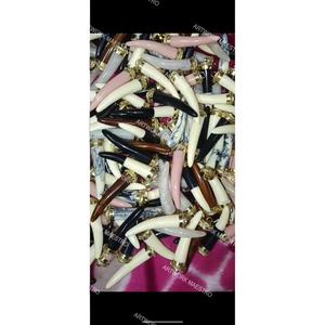 Joyería Artística de Resina, Colgante, Medallón, Accesorio Artesanal de Primera Calidad, de Origen Ético - Product Image 1