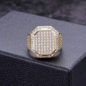 Bague pour homme en argent 925 plaqué or, avec moissanite, style signet octogonal, sertie de pierres rondes en grappe, large, bijou de luxe et de caractère - Product Image 2
