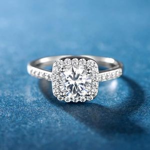 Bague de fiançailles en moissanite, taille brillant rond, halo, argent 925, classique, cadeau pour femme pour la Saint-Valentin - Product Image 4