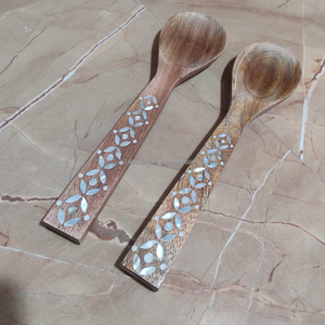 Ensemble de serveurs à salade en bois fait main avec incrustation de nacre, comprenant une cuillère et une fourchette, compatible micro-ondes et four, ustensiles de cuisine de 12 pouces - Product Image 6