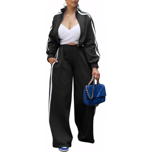 Ensemble de survêtement d'hiver personnalisé pour femme, coupe courte, à capuche, en molleton doux, avec pantalon de jogging et vêtements de sport décontractés à boutons, fournisseur en gros du Pakistan - Product Image 1