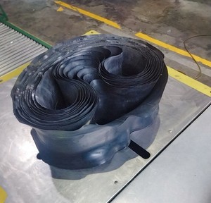 Aleta de goma de alta calidad para camiones ligeros, coches de pasajeros, tubo interior, neumático usado para neumáticos de camiones, otras ruedas, accesorios para neumáticos - Product Image 1