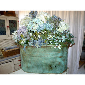 Wholesale Vintage Distressed Copper Finish Metal Oval Planter Rustic Indoor Outdoor Garden Flower Pot Large <b>Trough</b> Decor Planter - Product Image 1