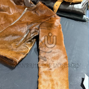 Chaqueta Western de Piel de Vacuno con Pelo, Estilo Motociclista, de Última Tendencia: Cuero Hecho a Mano, Color Marrón Camel - Product Image 6