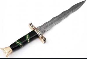 Couteau artisanal en acier Damas à flamme ondulée, avec manche en bois vert et corne noire, et garde en laiton à motifs - Product Image 1