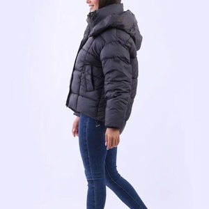 Chaqueta Acolchada de Invierno para Mujer, de Alta Calidad, Personalizada, Corta, Cálida, Aislante, Resistente al Viento, Acolchada, Tipo Burbuja - Product Image 2