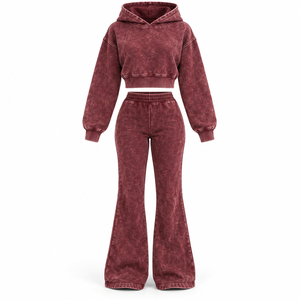 Conjunto de Sudadera con Estampado Gráfico Premium y Pantalones Deportivos Acampanados, Ropa Deportiva Personalizada de Moda Urbana para Hombre y Mujer - Product Image 1