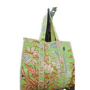 Bolso Tote Verde Claro con Diseño Floral Elegante y Moderno, Resistente al Agua, Hecho a Mano en Jaipur, Forro de Algodón con Bordado - Product Image 4