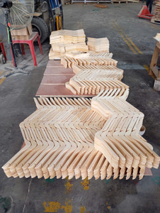 Perchas de Madera Resistentes para Trajes, Perchas de Madera Maciza de Primera Calidad para Ropa, Exhibición para Hoteles y Comercios Minoristas, OEM - Product Image 5