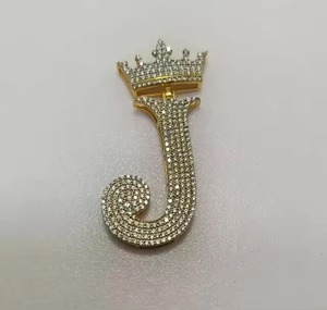 Colgante de Moissanita VVS Hecho a Medida, Colgante Hip Hop Iced Out de Dos Tonos, Colgante Personalizado con Corona y Bail, Colgante con Inicial para Regalos - Product Image 2