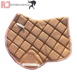 Ensemble de tapis de selle de dressage personnalisé à paillettes, respirant avec rembourrage en polyester, bonnet d'oreille et bottes pour l'équitation - Product Image 2