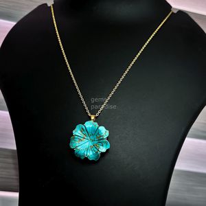 Collar con colgante de flor de turquesa y cobre AAA para mujer, colgante floral de cristal de turquesa y cobre tallado a mano, venta al por mayor - Product Image 4
