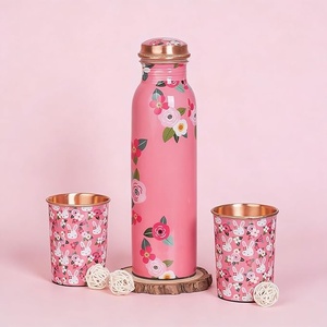Botella de Agua Metálica Rosa con Diseño Floral y Tazas con Forma de Conejo, Set de Bebidas Portátil para Viaje - Product Image 1