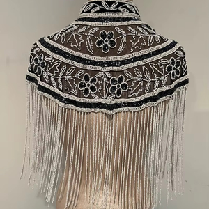 Top Corto Abstracto Tridimensional con Adornos de Mariposas y Flecos de Cuentas, con Forma de Alambre de Acero - Product Image 1