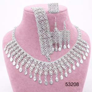 Collar de Mujer MOLL JEWELLERS, Moderno y Elegante, Chapado en Oro, con Circonita Natural, Cadena de Cuerda Sólida, Diseño de Hoja, de Tercera Marca - Product Image 1