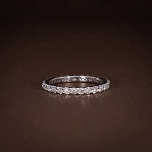 Meilleures ventes Or blanc 18 carats 0,60 ct. Bague Éternité Vintage en Diamant de Laboratoire Plaqué Rhodium Certifiée IGI pour les Occasions Festives - Product Image 1