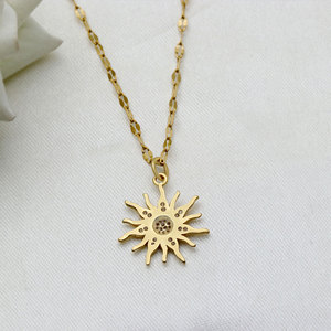 Collier Pendentif Soleil en Argent Sterling 925 Plaqué Or avec Breloque Diamant CZ, Bijou Céleste, Cadeau pour Femmes et Filles - Vente en Gros - Product Image 2