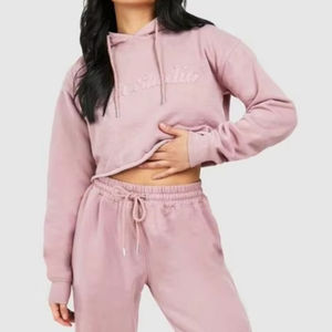 Sweat à capuche court en molleton 100 % coton pour femme, ourlet brut, hiver, logo personnalisé, broderie vieillie, écologique, respirant, vente en gros - Product Image 1