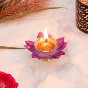 Lámpara de aceite de latón Diya, exquisito portavelas decorativo de latón, lámpara sagrada para Puja, soporte perfecto para velas de té de latón para Diwali - Product Image 1