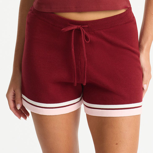 กางเกงขาสั้นลายทางผู้หญิงใส่สบาย ดีไซน์ลายพิมพ์เรียบง่าย ผ้าฝ้าย 100% สวมใส่สบายๆ แฟชั่นฤดูร้อน ทันสมัย มีกระเป๋าข้าง - Product Image 1