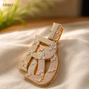 Colgante de Letra con Diamante de Corte Redondo, Chapado en Oro Amarillo de 18K, Moissanita con Micro Pavé, Colgantes Unisex - Product Image 2