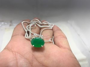 Collier en pierre de jade, pierre précieuse verte, fait main pour femmes, bijoux de qualité supérieure, design ovale, argent allemand - Product Image 1