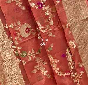 Sari en soie brocart bleu avec tissage floral en zari argenté complexe et bordure traditionnelle riche - Product Image 5