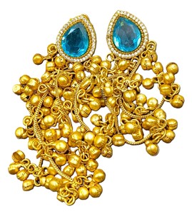 ต่างหูแบบกุงรูชุบทองแบบดั้งเดิมของชาวแคชเมียร์ ประดับด้วยหินสีน้ำเงิน ต่างหูแบบจุมก้าแบบหนัก ต่างหูแบบห้อย ขายส่งเครื่องประดับชาติพันธุ์แบบขายส่งจำนวนมาก - Product Image 2