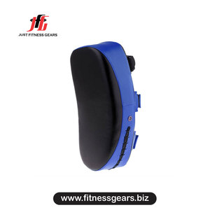อุปกรณ์ฟิตเนส Just Fitness Gears แผ่นรองเตะคิกบ็อกซิ่ง สีแดงขาว วัสดุ PU ปิดด้วยเวลโคร ระบายอากาศได้ดี สำหรับผู้ใหญ่ ฝึกซ้อมศิลปะการต่อสู้ - Product Image 4