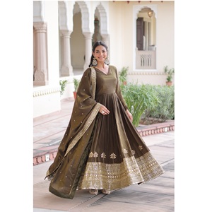 ชุดเดรส Anarkali ผ้าไหมวิชิตราระดับพรีเมียม พร้อมผ้าคลุมไหล่ ประดับด้วยงานปักเลื่อมอย่างประณีต ชุดเดรส Anarkali สำเร็จรูป - Product Image 1