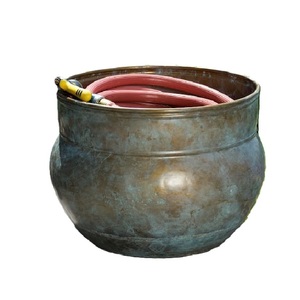 Support de tuyau d'arrosage vintage le plus vendu avec finition antique, organisateur décoratif de tuyaux d'eau extérieur, taille et couleur personnalisables - Product Image 1