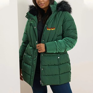 Chaqueta acolchada para mujer con logotipo personalizado, color caqui, OEM, con capucha de piel sintética, cremallera completa, dobladillo con cordón y acolchado, chaqueta de invierno tipo burbuja. - Product Image 1