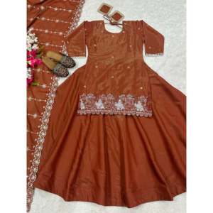 Ensemble de lehenga pour femmes de créateurs, pour les fêtes, avec broderie multi-aiguilles, haut et jupe - Product Image 4