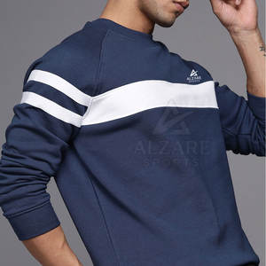 Sweat-shirt oversize en tissu premium, basique et ample, avec une texture chaude et un port confortable. - Product Image 4