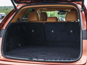 Toyota NX 350 Premium AWD Automatique 2024 d'occasion, roues en alliage R17, sièges en cuir, système de navigation, démarrage à distance - Product Image 6