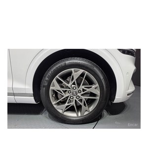 Genesis GV70 2.5T 2024, Gasolina, 2WD, con Caja de Cambios Automática, Asientos de Cuero, Cámara Trasera - 52,352 km - Product Image 5