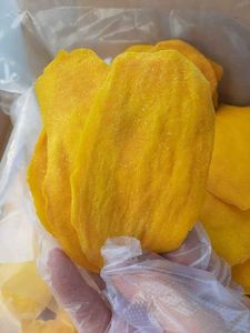 Tranches de mangue séchées naturelles de qualité supérieure goût sucré avec des collations aux légumes et au sucre dans un sac en vrac par Mme Thao - Product Image 4