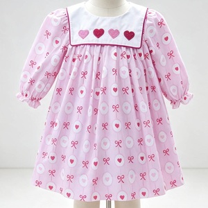 Robe mignonne à manches longues pour bébé fille, robe florale pour enfant avec bavoir blanc brodé de cœurs - Product Image 6