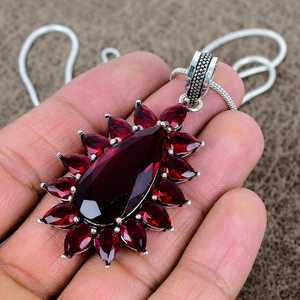 Pendentif Charme en Pierre Naturelle Grenat, Argent Sterling 925 Plaqué Or, Style Floral Vintage, Sertissage Clos en Forme de Poire, Bijoux pour Femme - Product Image 1