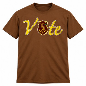 iota-phi-theta Camiseta con estampado gráfico de votación en color marrón para hombre, con logotipo del escudo de la fraternidad, manga corta, cuello redondo, informal, con letras griegas - Product Image 3